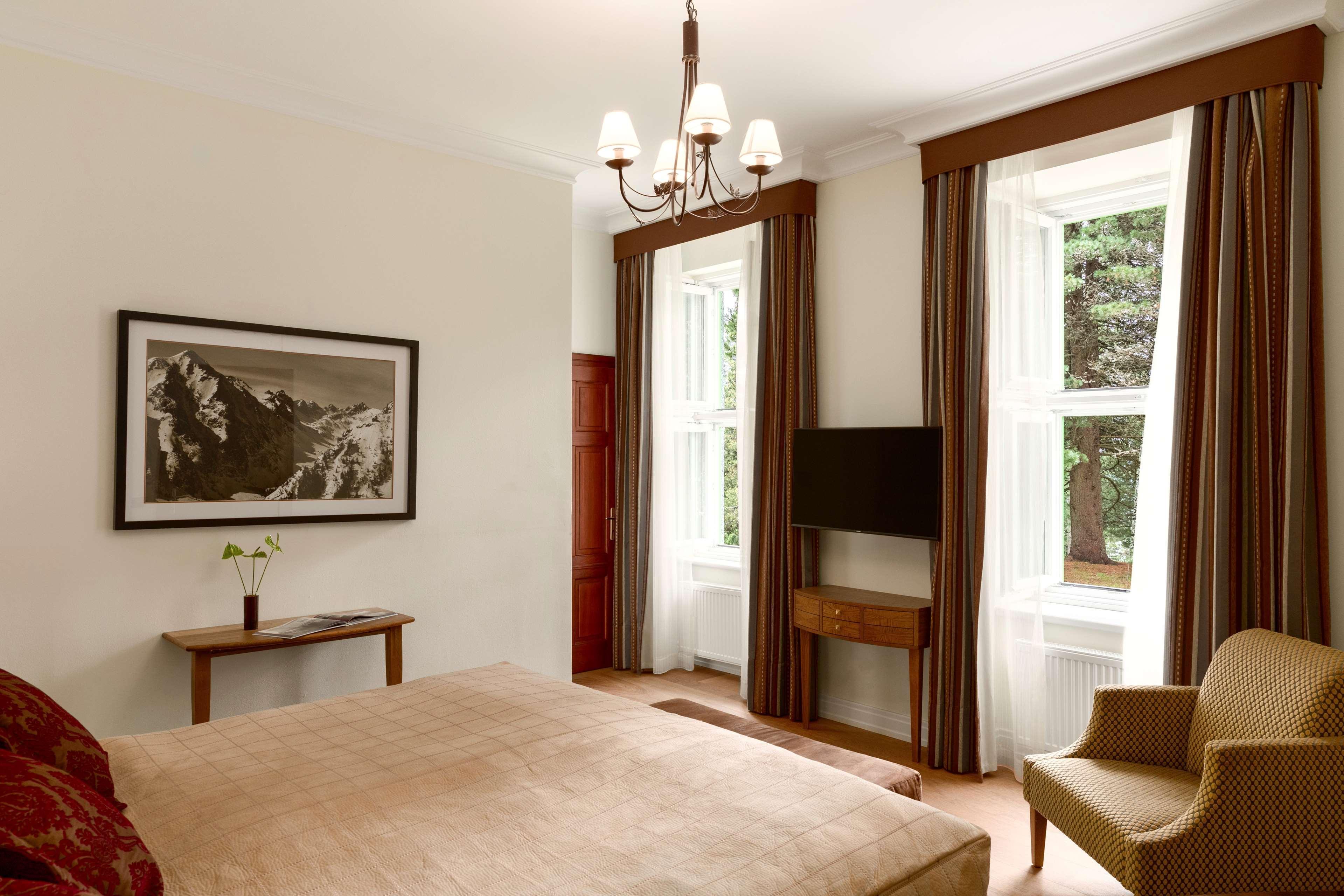 Grand Hotel Kempinski High Tatras Strbske Pleso Bagian luar foto A room at the hotel