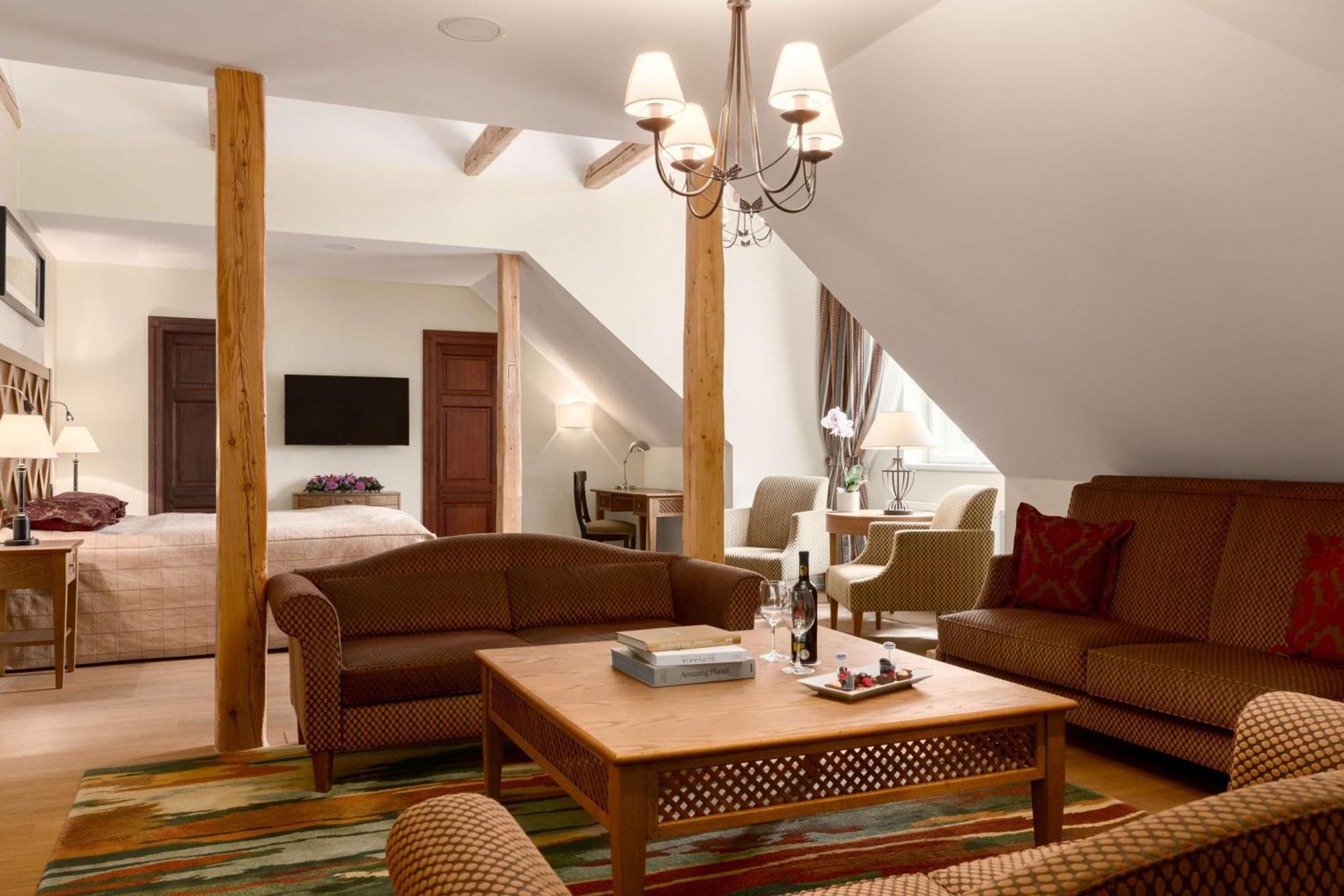 Grand Hotel Kempinski High Tatras Strbske Pleso Bagian luar foto