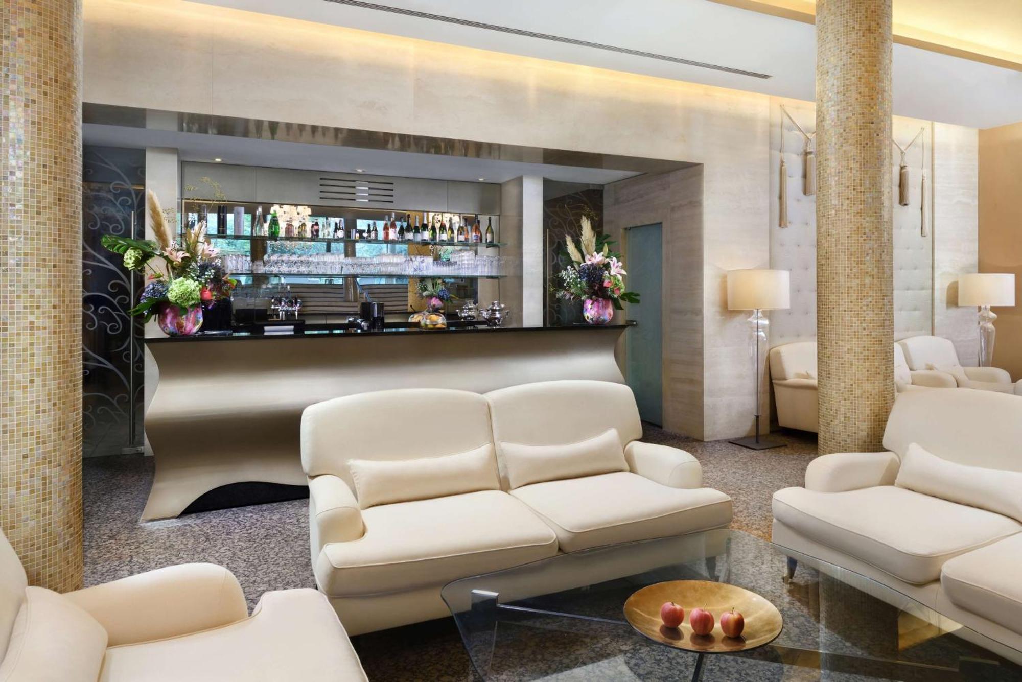 Grand Hotel Kempinski High Tatras Strbske Pleso Bagian luar foto Lobby