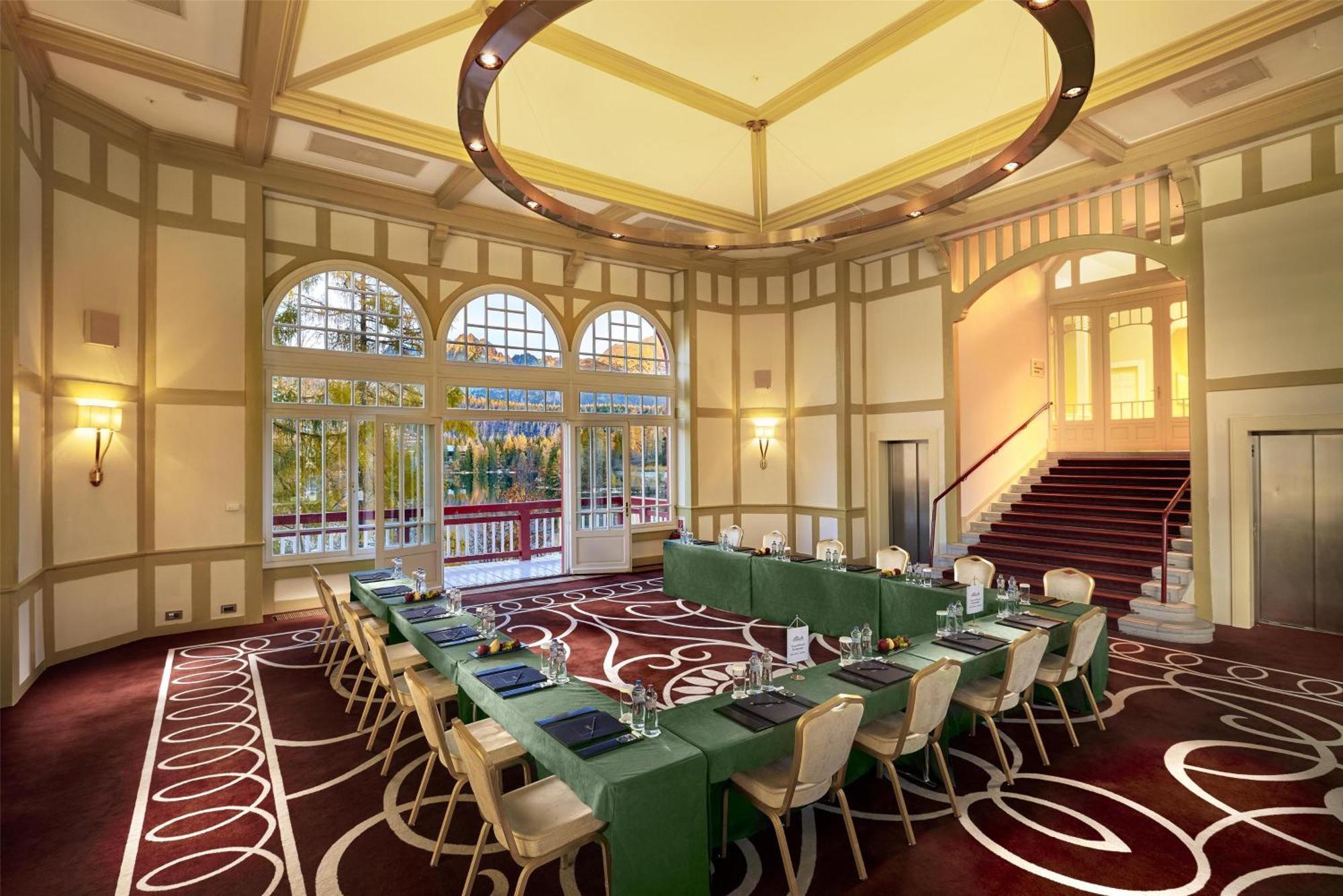 Grand Hotel Kempinski High Tatras Strbske Pleso Bagian luar foto
