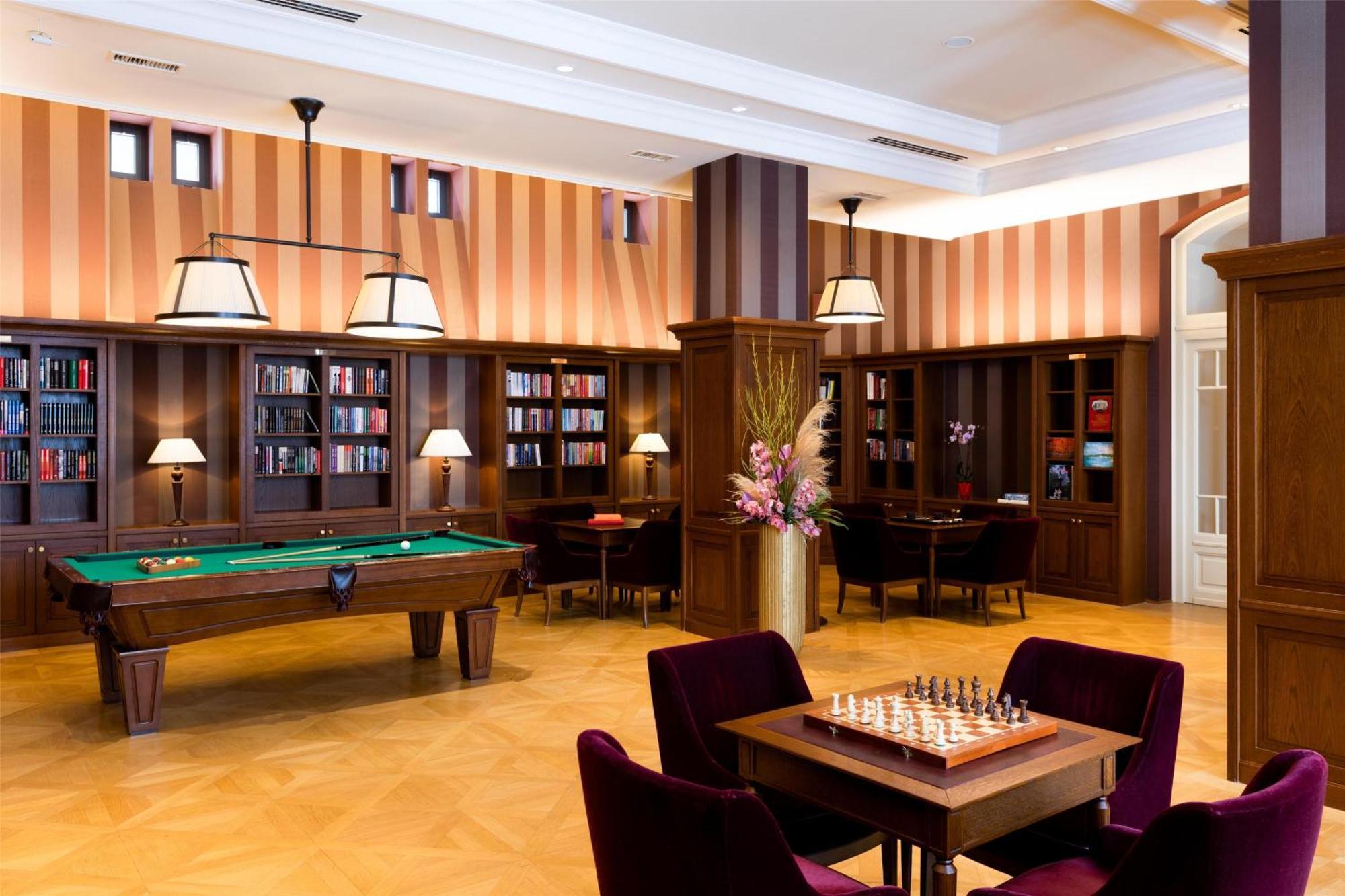 Grand Hotel Kempinski High Tatras Strbske Pleso Bagian luar foto