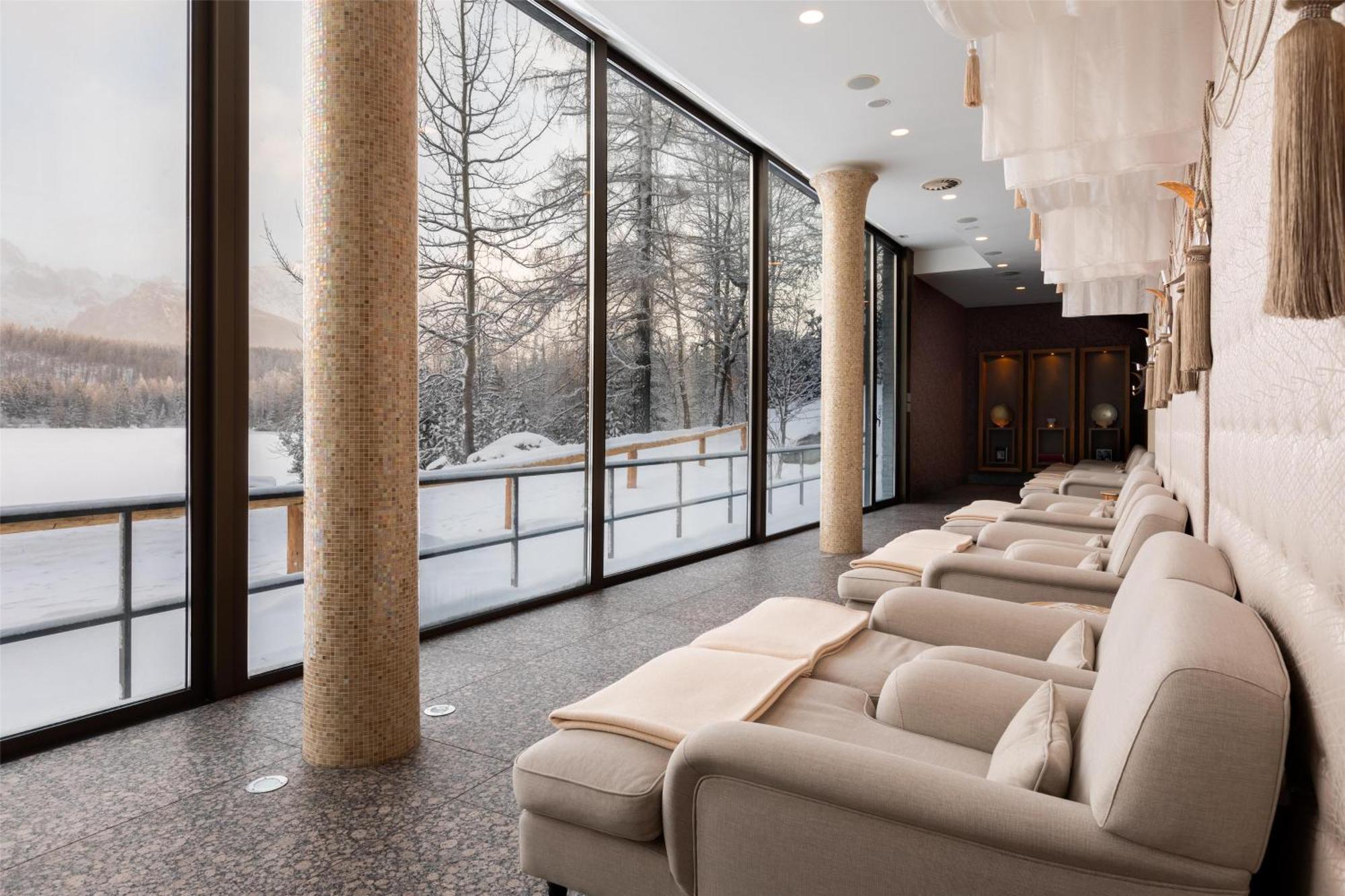 Grand Hotel Kempinski High Tatras Strbske Pleso Bagian luar foto