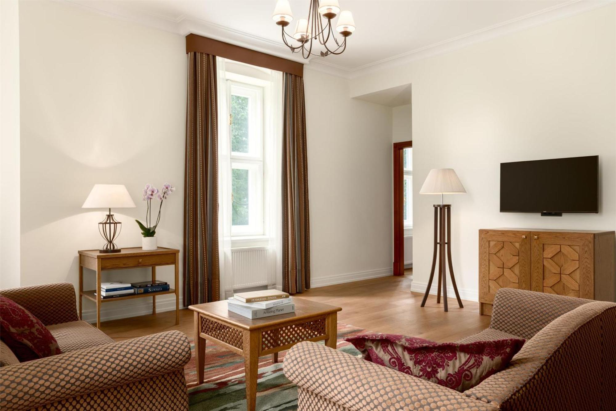 Grand Hotel Kempinski High Tatras Strbske Pleso Bagian luar foto
