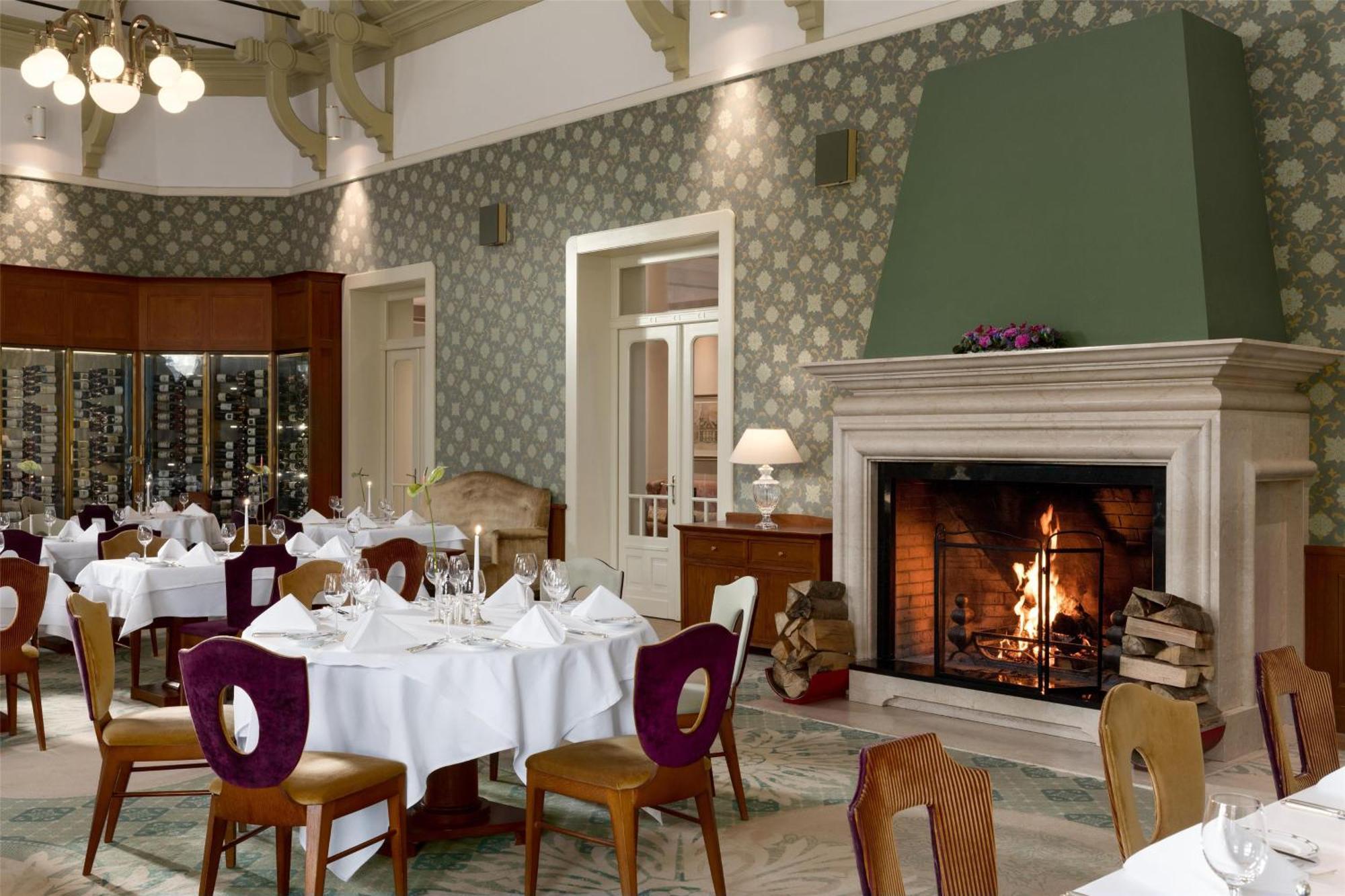 Grand Hotel Kempinski High Tatras Strbske Pleso Bagian luar foto