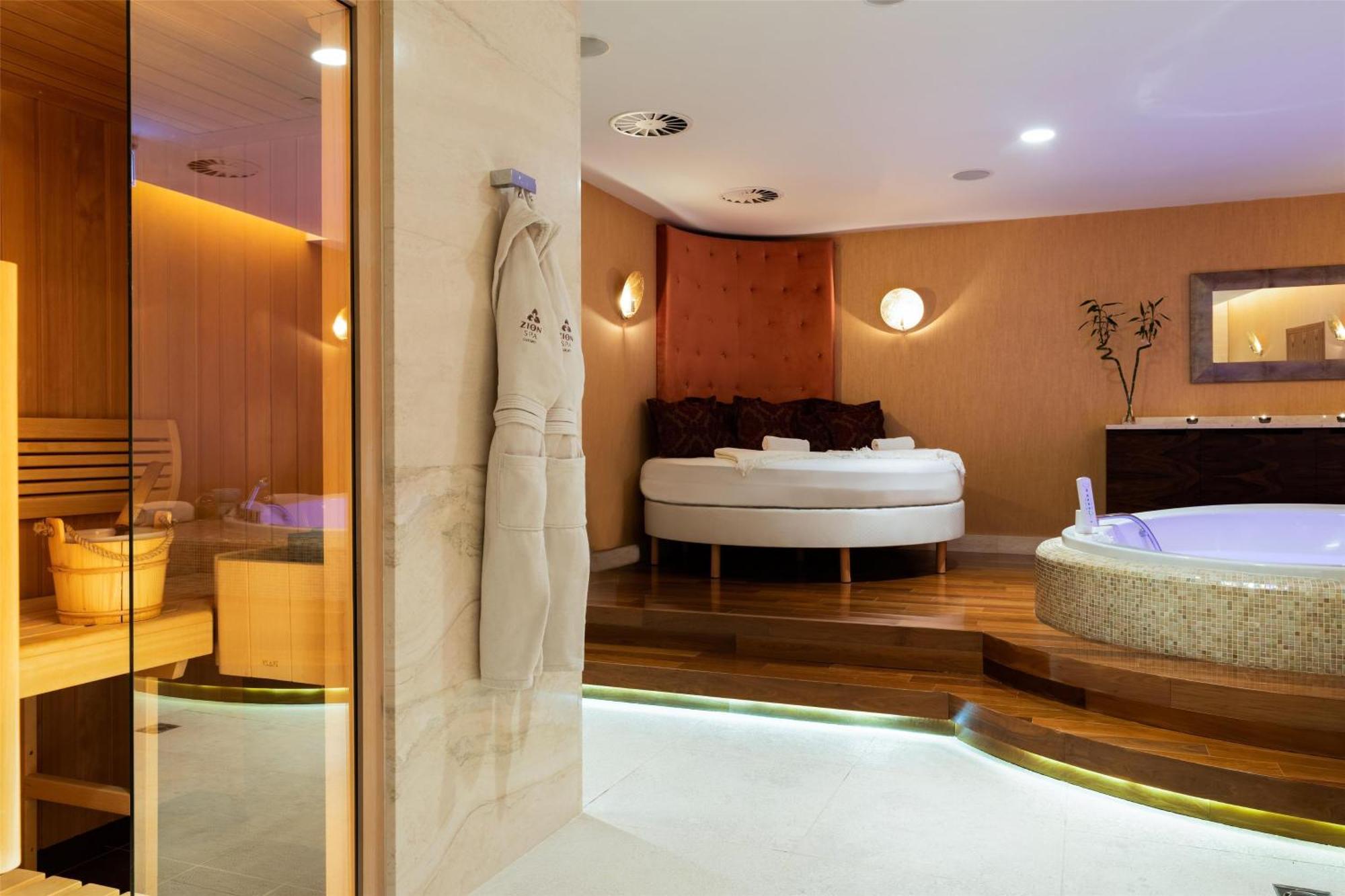 Grand Hotel Kempinski High Tatras Strbske Pleso Bagian luar foto