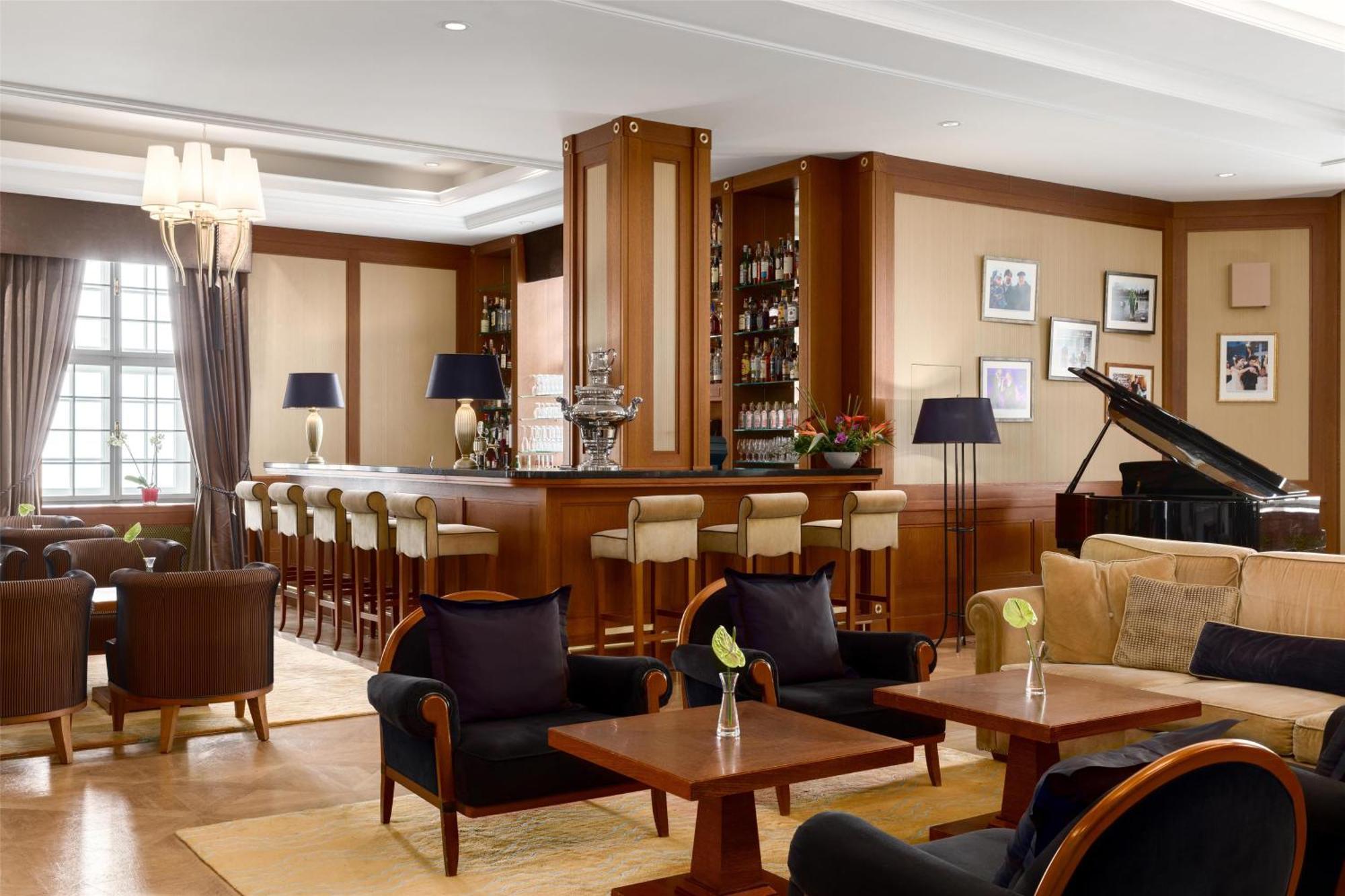 Grand Hotel Kempinski High Tatras Strbske Pleso Bagian luar foto
