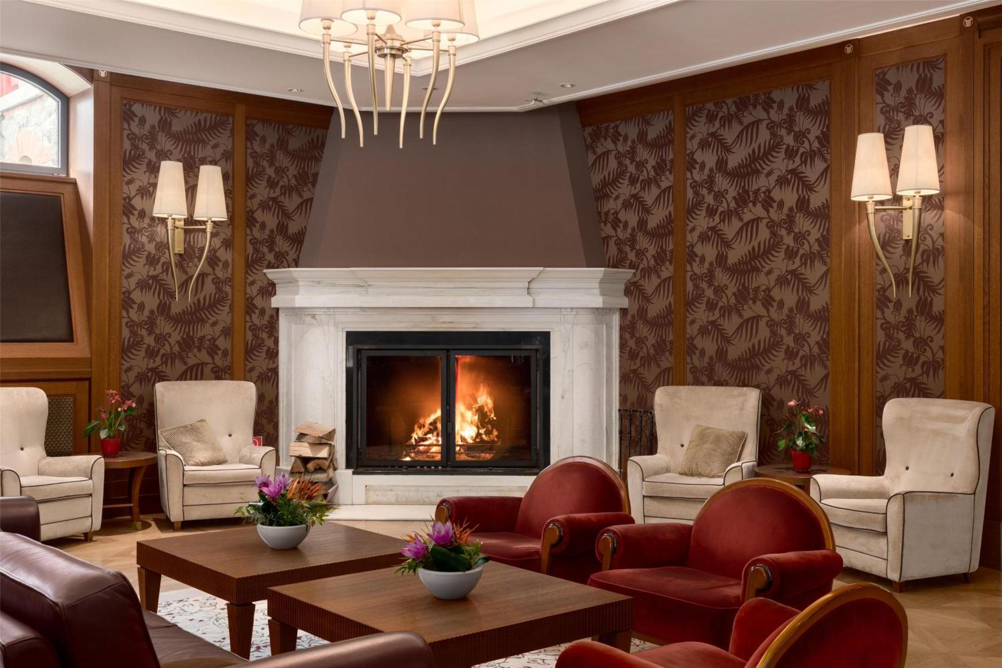 Grand Hotel Kempinski High Tatras Strbske Pleso Bagian luar foto