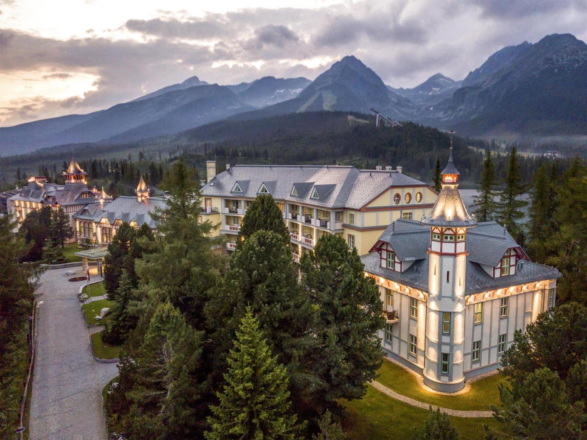 Grand Hotel Kempinski High Tatras Strbske Pleso Bagian luar foto